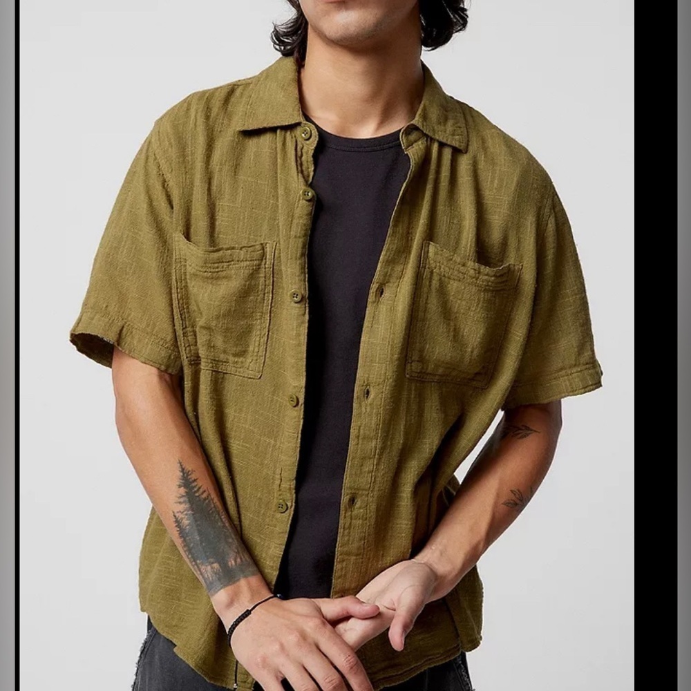 NWT Urban Outfitters|| Green Gauzy Crinkle Button down Size Large